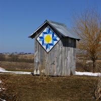 Quilt painted outhouse, Guthrie Center, Iowa, Гринфилд