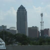 801 Grand building from I-235, Де-Мойн