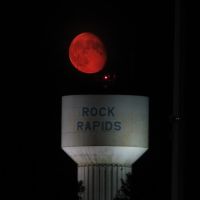 Orange Red Moon, Rock Rapids East Water Tower, Iowa, Лайон