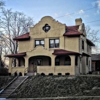 Historic Arthur Hillyer Ford House - Iowa City, Iowa, Осадж