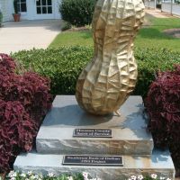Peanut Monument - Dothan, Alabama, Ньювилл