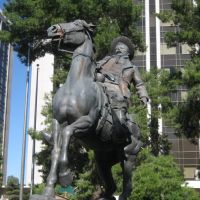 Equestrian statue, downtown Tucson, AZ, Тусон