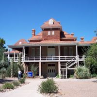 Old Main Building from the south, in University of Arizona, Tucson, AZ, Тусон