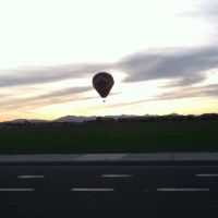 Hot air ballon over field, Чандлер