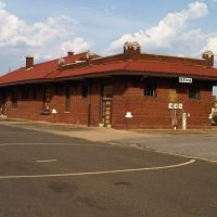 Railroad depot, Мена
