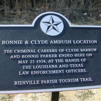 Bonnie and Clyde ambush site, 8 miles south of Gibsland La, Смаковер