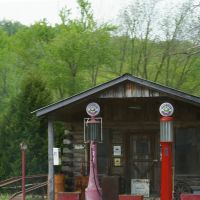 2010, Hardy, Ar, USA - old gas pumps, Харди
