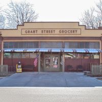 Looking east-south-easterly at the Grant Street Grocery at 815 Grant St., Casper, Wyoming., Каспер