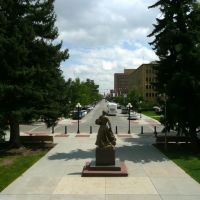 Viewing south-south-easterly from the steps of the Wyoming State Capitol Building at Capitol Ave. from its intersection with W. 24th St. Cheyenne, Wyoming, Шайенн