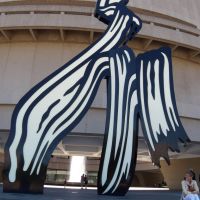 Washington, D.C. - Hirshhorn Sculpture Garden of Modern Art - Sneaking up on a Brushstroke by Roy Lichtenstein, Алдервуд-Манор