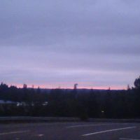 A nice view of the sunset waiting at the bus stop along I-405 and 160th (taken with a cell phone), Ботелл