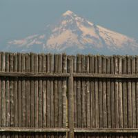 Fort Vancouver Palisade and Mt. Hood, Ванкувер