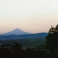 Mt Hood at sunset from Goldendale Observatory, Голдендейл