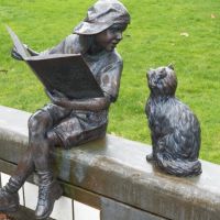 Girl Reading to Her Cat Statue, Longview Public Library, Longview Washington, Лонгвью