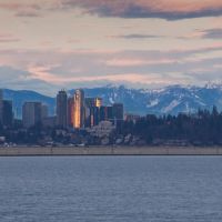 Downtown Bellevue from Seattle at sunset, Хантс-Пойнт