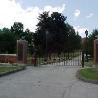 Gate to Norwich University, Олбани-Центр