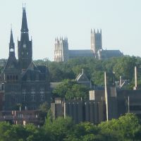 Georgetown and cathedral spires, Арлингтон