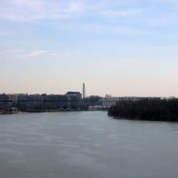 Watergate and John F. Kennedy Center for Performing Arts as seen from Key Bridge (March 26, 04), Арлингтон