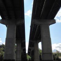 A detailed view of the underside of the route 1 bridge over the occoquan, Вудбридж