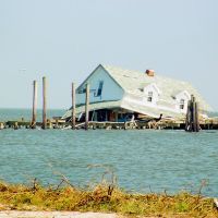 Gloucester Point boat house after Hurricane Isabel (historical), Йорктаун