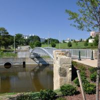 VIRGINIA: RICHMOND: Browns Island Park: Foundry Park Bridge: a shiny new footbridge across the Haxall Canal to South 5th Street, Ричмонд