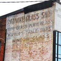 Old Roanoke Glass Shop Wall Signage, Роанок