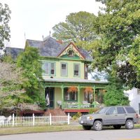 VIRGINIA: HAMPTON: classic houses: 4403 Victoria Boulevard, Хэмптон