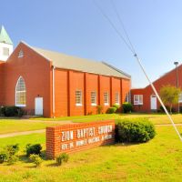 VIRGINIA: HAMPTON: PHOEBUS: Zion Baptist Church (original), 125 West County Street and its road sign, Хэмптон