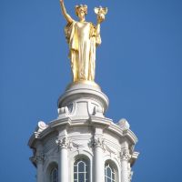 Gold Statue on top of Wisconsin State Capitol in Madison, Мадисон