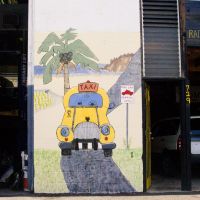 Cute mural at a mechanic shop off Ala Moana, Honolulu, Гонолулу