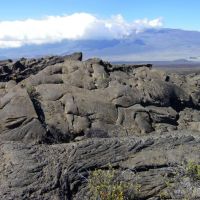 Old lava flow from Mauna Loa with Mauna Kea in the distance to the north, Лиху