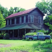 old tobacco farmhouse, north of Quincy, Florida (8-6-2006), Аттапулгус