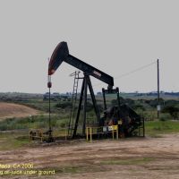 An oil pump in Santa Maria, CA, Гари