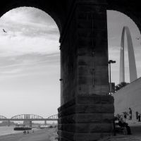 Saint Louis MO, Eads Bridge with Gateway Arch, Сент-Луис
