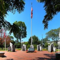 Elmhurst Veterans Memorial, Елмхурст