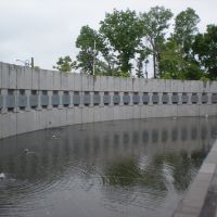 Holocaust Museum Pond, Мортон Гров