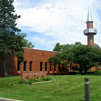 The Islamic Cultural Center of Greater Chicago, view from the driveway., Нортбрук