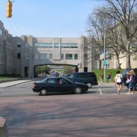 Campus of Indiana University (10th St. looking north on Fee Lane toward Kelly School of Business, Блумингтон
