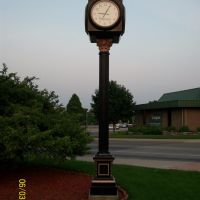 Streetside clock by jewelry store near sunset; Elkhart, IN, Елкхарт