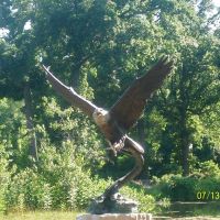 Eagle Sculpture at Wellfield Botanical Garden; Elkhart, IN, Елкхарт