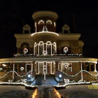 Seiberling Mansion & Howard County Museum, decorated for Christmas; Kokomo, IN, Кокомо