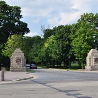 Entrace gate of Notre Dame University, Саут-Бенд