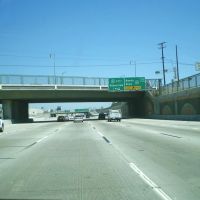 I-5 passes under the Western Avenue overpass which was built in 2006-2007. The section of I-5 from CA-91 to Artesia Blvd was widened in 2006-2010. Picture taken Jun 30 2012, Буэна-Парк