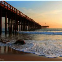 #129 - Ventura Pier supported by 529 Douglas fir Timber pilings., Вентура