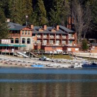 Pines Resort on a winter day, Вестмонт