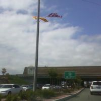 USA/SOUTH VIETNAM Flags Flying High on a Windy Day Over Northbound Brookhurst Street at the 22 Freeway, Гарден-Гров