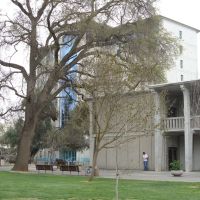 Olson Hall and Sproul Hall, UC Davis, Дэвис