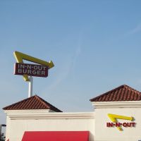 In-n-Out Burger...Yummy!, Истон