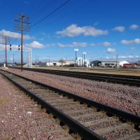 Looking north towards the BNSF tracks along S East Ave just south of E California Ave, 1/2013, Истон
