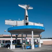 "Pumps Down/Plane Still Up" @ The Quick Stop Minimart, Caruthers CA, 5/2011, Карутерс